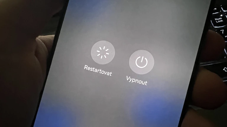 Nejde-li Android telefon vypnout klasickou cestou, máte několik dalších možností