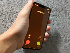 Volající na iPhonu