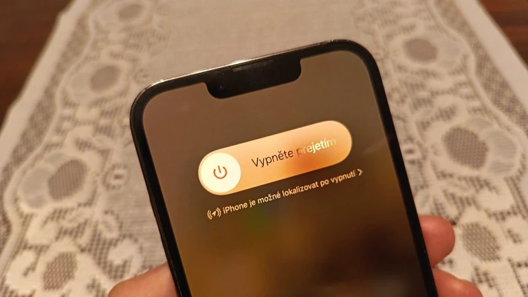 Telefon byste měli restartovat (vypínat a zapínat) alespoň 1krát týdně, ať máte iOS, Android nebo jiný Vypnutí iPhonu