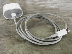 Smotaná nabíječka pro iPhone