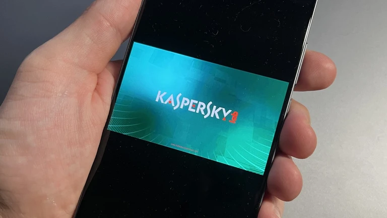 Kaspersky byl v Americe v roce 2024 zakázán Kaspersky na mobilním telefonu
