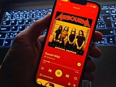 Mobilní telefon, streamování hudby