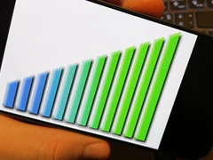 Signál může zhoršovat držení mobilního telefonu u hlavy