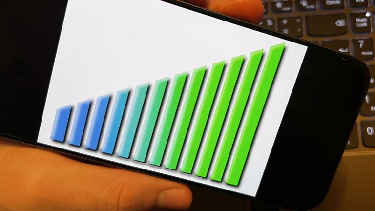 Signál může zhoršovat držení mobilního telefonu u hlavy