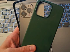 Obal na telefonu v létě škodí baterii