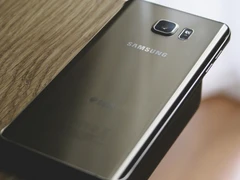 Jak restartovat telefon Samsung