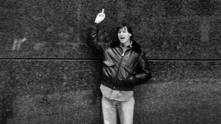 Steve Jobs v bomberu