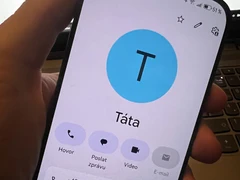 Kontakt v telefonu