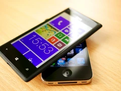 HTC s operačním systémem Windows a iPhone