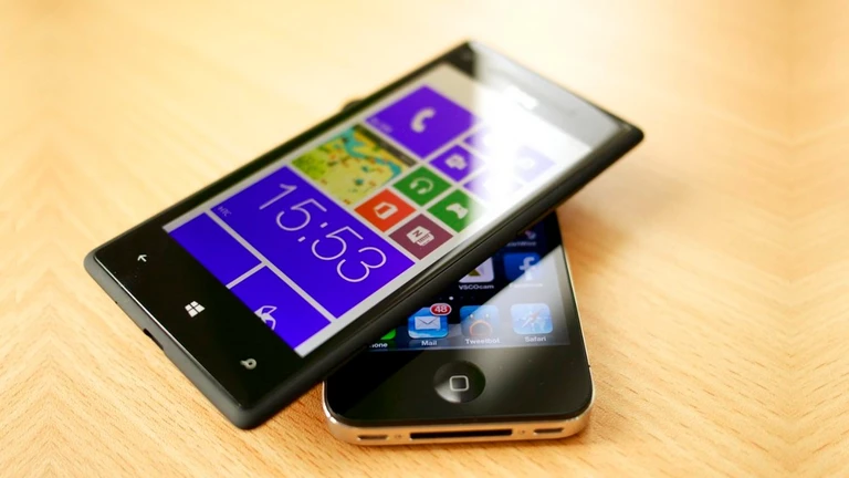 HTC s operačním systémem Windows a iPhone