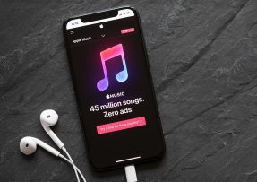 Jak nahrát hudbu do iPhonu
