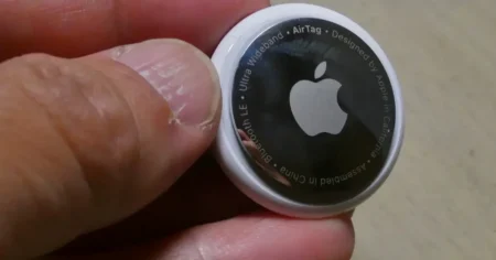 Baterie v AirTagu vydrží 1 rok, před vybitím upozorní notifikací, poté přestane fungovat