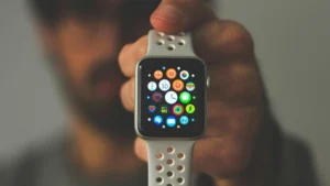 Siri se učí česky, konečně! Možná tak brzy zamíří na iPhone i Apple Watch