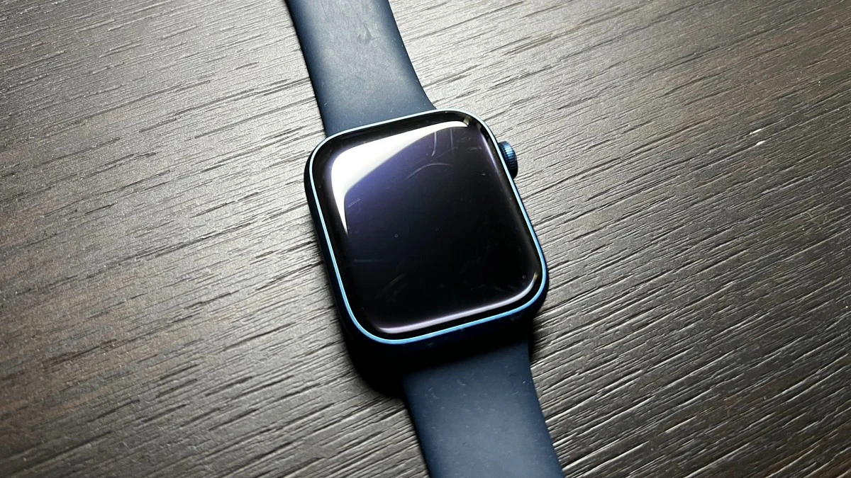 Nechoďte do servisu, když Apple Watch nejdou nabít. V 90 % případů to vyřešíte sami a bez investic