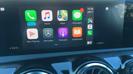 Apple CarPlay je pro 35 % kupujících u automobilu naprostá nezbytnost, hlavně když jde o ten se spalovacím motorem