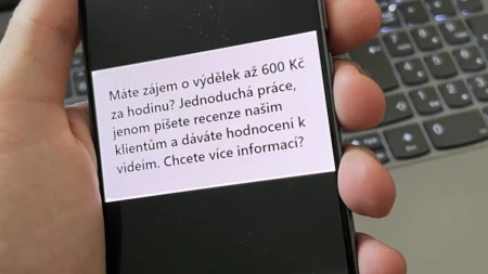 Podvodníci lákají přes WhatsApp na jednoduchou práci z domu. Ve výsledku ale připraví důvěřivé lidi o peníze