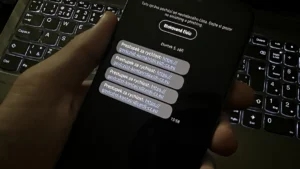 Čechům chodí falešná SMS vyzývající k úhradě pokuty za rychlost jménem PČR. Vykrade vám účet a zcizí osobní údaje