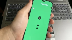 Soukromí na tenkém ledě: Stáhnete si do telefonu zdánlivě neškodnou hru, ale ona vás šmíruje skrze fotoaparát