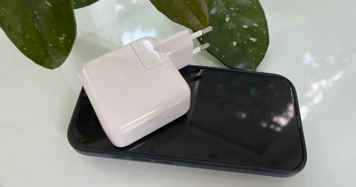 iPhone 16 Pro Max se nabíjí pomaleji, než Apple uvádí. Test prokázal, že nedosahuje možného maxima ani s nejsilnější nabíječkou