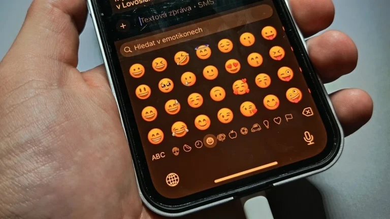 Emoji na iPhonu