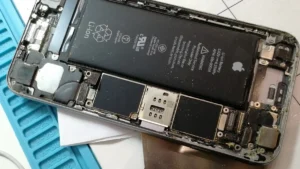 Američtí zákazníci byli vyslyšeni a výrobci telefonů i notebooků dostali přes prsty. Každý má právo opravit si je sám po dobu 10 let