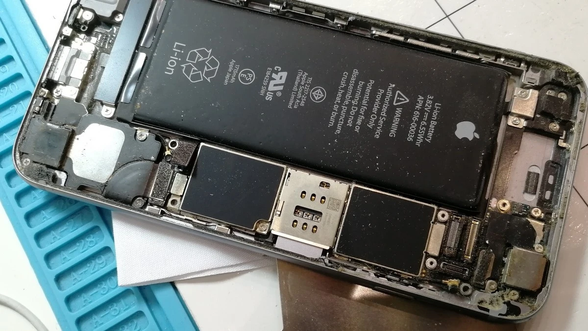 Američtí zákazníci byli vyslyšeni a výrobci telefonů i notebooků dostali přes prsty. Každý má právo opravit si je sám po dobu 10 let