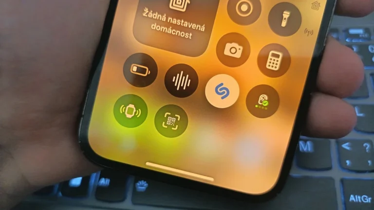 Tlačítko Shazam na iPhonu