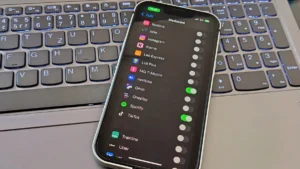 Chraňte své soukromí: V nastavení na iPhonu můžete okamžitě zastavit sledování Googlem, Facebookem i dalšími aplikacemi