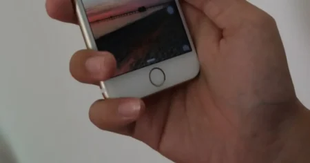 Důvod, proč iPhone nemá tlačítko zpět: byla to zejména otázka důvěry, a navíc byl Steve Jobs jediný, kdo ho chtěl