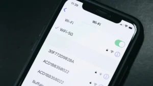 4 z 10 lidí jsou okradeni přes veřejnou Wi-Fi, ukázal průzkum. Na cestách, včetně letiště, se raději vůbec nepřipojujte
