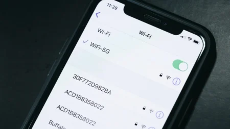 4 z 10 lidí jsou okradeni přes veřejnou Wi-Fi, ukázal průzkum. Na cestách, včetně letiště, se raději vůbec nepřipojujte