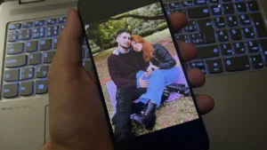 250 seznamovacích aplikací slibuje štěstí, ale kradou soukromé fotografie a vyhrožují, že je pošlou rodině, pokud nezaplatíte