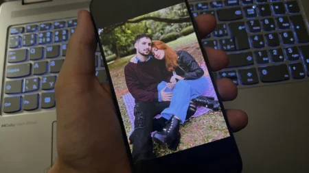 250 seznamovacích aplikací slibuje štěstí, ale kradou soukromé fotografie a vyhrožují, že je pošlou rodině, pokud nezaplatíte