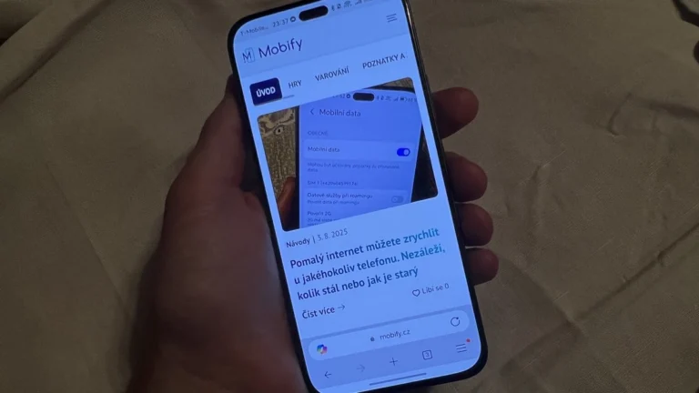 Modré světlo z telefonu spánku skoro nebrání