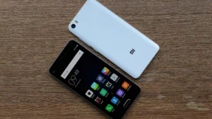 Chová-li se displej telefonu Xiaomi atypicky, nebo je zpomalený systém, restartujte ho – jde to i bez displeje pomocí tlačítek