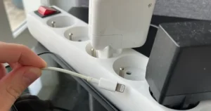 Apple, Samsung a Google se neshodnou, jak nabíjet mobil, aby baterie vydržela co nejdéle. Univerzální pravidlo je 20/80