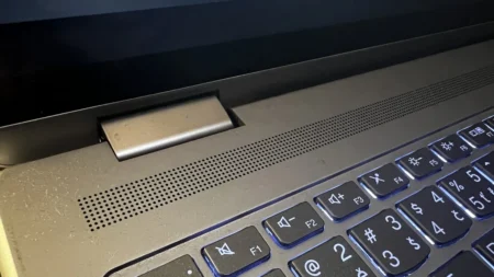 Zvyšte hlasitost notebooku až 4krát nad maximální hranici a užijte si film i hudbu. Jenom pozor, aby vám „nevyskočily“ reproduktory