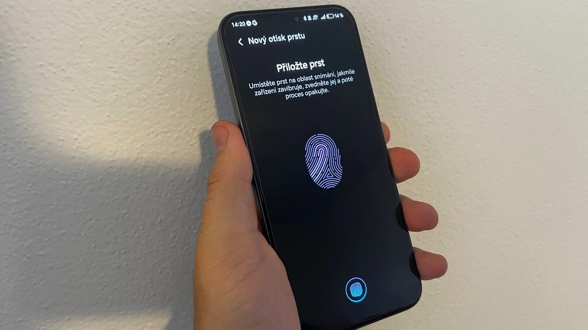 Studie, z níž mrazí: Otisk prstu lze ukradnout při hovoru metodou poslouchání prstu, jak jezdí po displeji