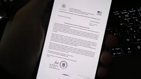 Falešná PČR zasílá Čechům předvolání kvůli spáchání trestného činu. Vypadá věrohodně, ale účet jim vyluxuje na nulu