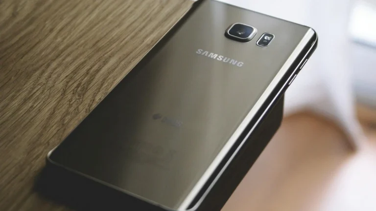 Jak restartovat telefon Samsung