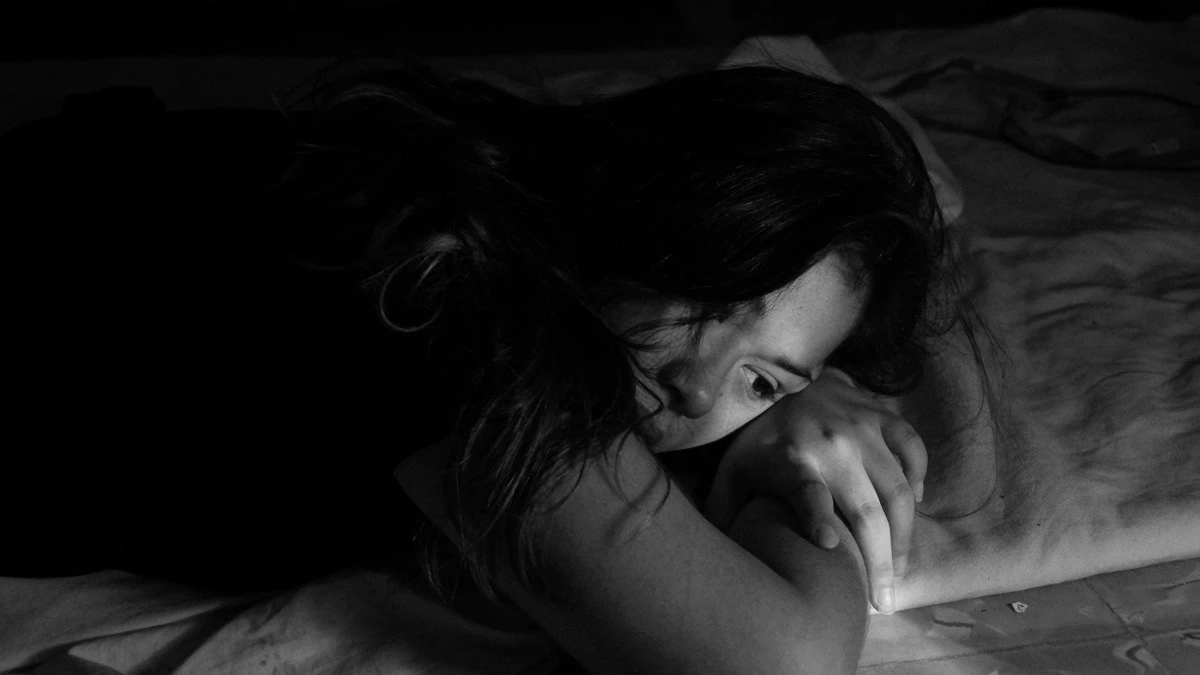 „Továrna na lásku“: Mučené oběti po letech vypověděly, jak je nutí tahat z osamělých lidí i celoživotní úspory. Někteří se zabijí