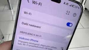 Na telefonu raději nechávejte zapnutou Wi-Fi, výrazně to šetří baterii. Na veřejnosti to ale nedělejte