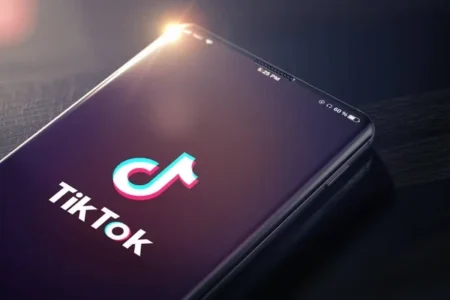 Otravný TikTok hack zmrazí obrazovku, takže nejde nic dělat. Má však snadné řešení