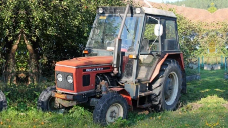 „Muž chtěl koupit traktor Zetor za 180 000 Kč. Když dorazil na místo, neměl ani traktor, ani peníze.“ Naběhl si sám