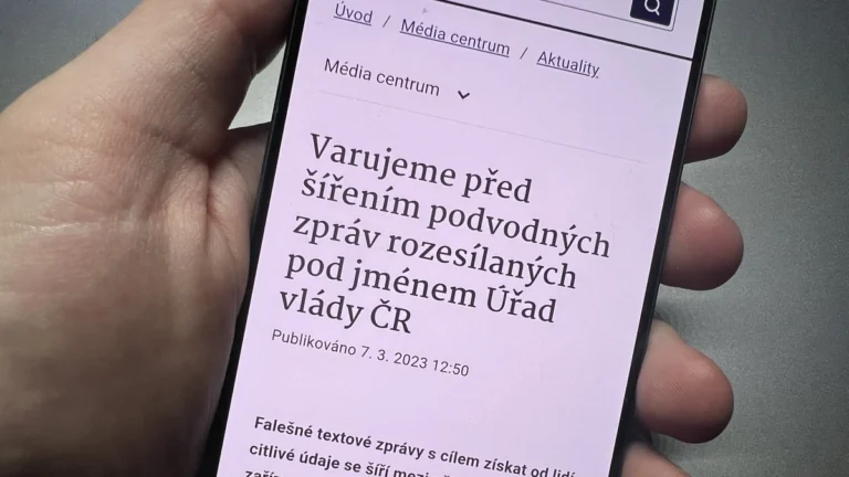 Vláda ČR varuje před falešnou SMS zprávou