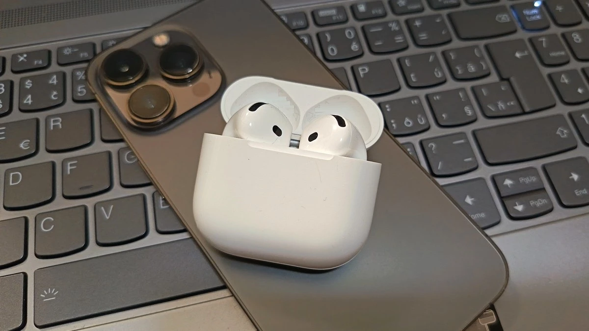 Apple se AirPods s fotoaparáty nevzdává, chce vidět kolem vás. Vydání plánuje už na rok 2027