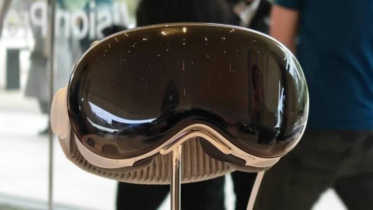 Apple Vision Pro mohou mít levnější verzi