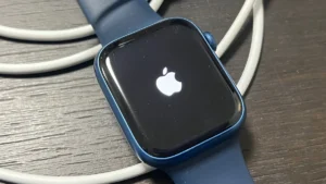 Spousta Čechů používá Apple Watch špatně. Doktor vysvětlil, jak je správně nosit, abyste z nich těžili maximum a přestali se trestat