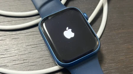 Spousta Čechů používá Apple Watch špatně. Doktor vysvětlil, jak je správně nosit, abyste z nich těžili maximum a přestali se trestat