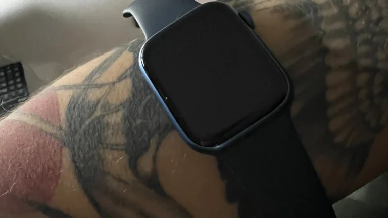 Apple Watch na paži